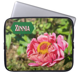 Roze Zinnia met geel centrum Laptop Sleeve