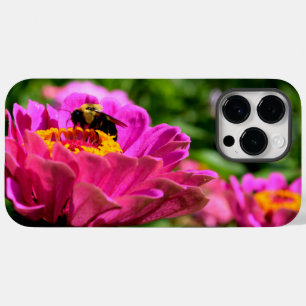 Roze zinnia met hommel roze bloemen schattige bij Case-Mate iPhone 14 pro max hoesje