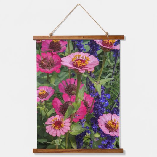 Roze Zinnias en Blauwe Salvia Floral Hangend Wandkleed (Voorkant)