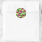 Roze Zinnias op lichtgroen Ronde Sticker (Tas)
