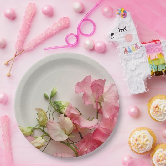 roze zoete erwten, vers papieren bordje (Feest)