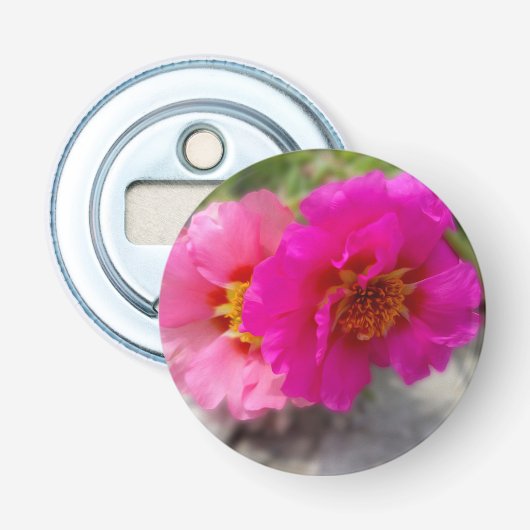 Roze zonnebloemen button flesopener (Voorkant)