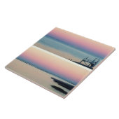 Roze Zonsondergang Over Water En Gebroken Pier Fot Tegeltje (Zijkant)