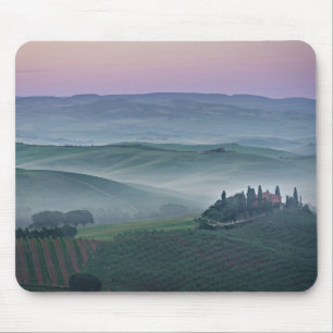 Roze zonsopgang boven een Toscane landschapsmousep Muismat