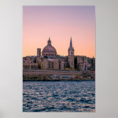 Roze zonsopgang boven Valletta Poster (Voorkant)