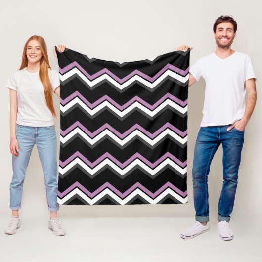 Roze, zwart, grijs en wit Chevron Fleece Deken (In situ)