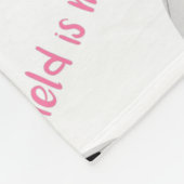 roze zwart Het voetbalveld is mijn gelukkige plek Fleece Deken (Hoek)