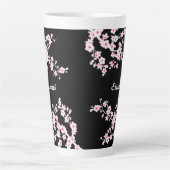 Roze zwarte Cherry Blossom Monogram Latte Mok (Voorkant)