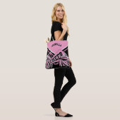 Roze, zwarte en witte vormgeving tote bag (Op model)