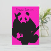 Roze zwarte frambozen panda mode uitnodiging (Staand voorkant)