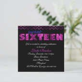 Roze zwarte glitter Chevron Sweet Sixteen Invite Kaart (Staand voorkant)