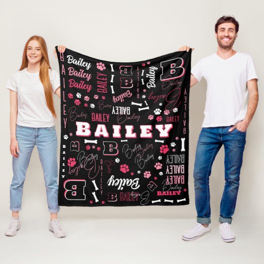 Roze Zwarte Hond Naam Initiaal Word Art Pattern Fleece Deken (In situ)