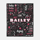 Roze Zwarte Hond Naam Initiaal Word Art Pattern Fleece Deken (Voorkant)