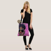 Roze zwarte kunst met roze Sorority Tote Bag (Op model)