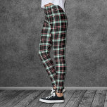 Roze zwarte Madras Leggings<br><div class="desc">Deze leggings zijn voorzien van een roze, zwart en grijs vlechtvormig patroon dat je gemakkelijk van de winter naar het voorjaar zal brengen. Chic en modern, zal dit gipsplaat met vele kleuren en stijlen in uw draak coördineren.</div>