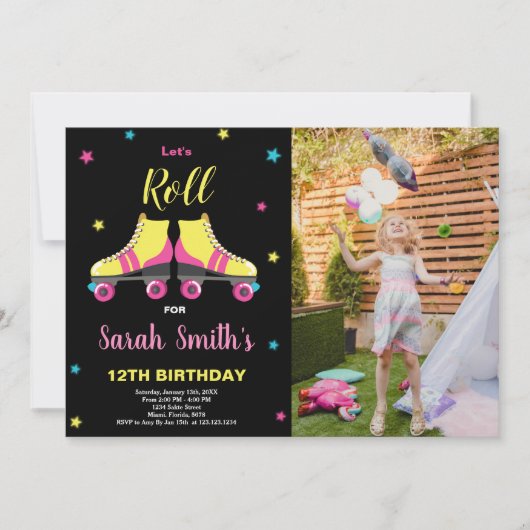 Roze zwarte roller verjaardagsuitnodigingen met fo kaart (Voorkant)