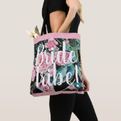 Roze zwarte Rozen Floral Weddenschap Bride Tribe B Tote Bag (Dichtbij)