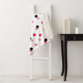 Roze & Zwarte Stippen Sherpa Deken (In situ)