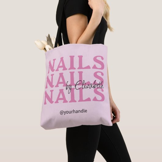 Roze Zwarte Typografie Handvat Nagelstudio Tote Bag (Dichtbij)