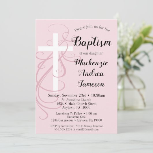 Roze zwirl Cross Baptism Invitation Girl's Kaart (Staand voorkant)