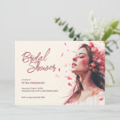 Rozen bladen die op het gezicht vallen | VRIJGEZEL Kaart (Staand voorkant)