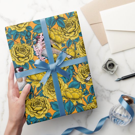Rozen bloemen en goudvinken cadeaupapier (Geschenken)