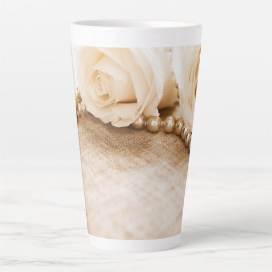 Rozen en parels latte mok (Voorkant)