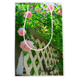 Rozen en roosters - wijngaard van Martha Medium Cadeauzakje