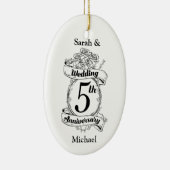 Rozen en wijnstokken Romantic 5th Wedding Jubileum Keramisch Ornament (Rechts)