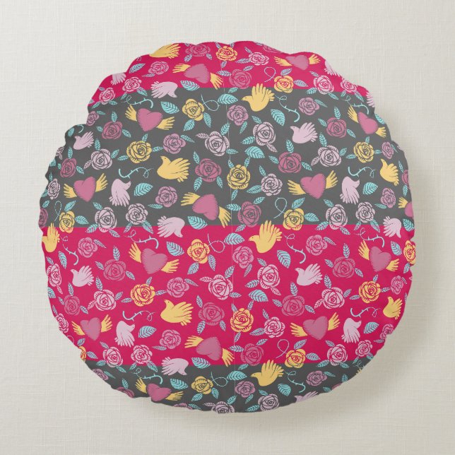 Rozen, harten en handen rond kussen (Voorkant)