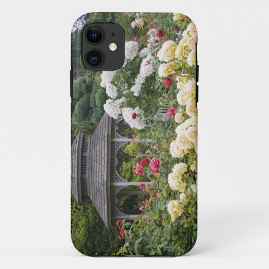 Rozen in bloei en Gazebo Roos Garden bij Case-Mate iPhone Case (Achterkant)