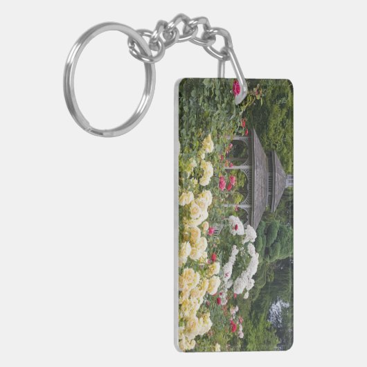 Rozen in bloei en Gazebo Roos Garden bij Sleutelhanger (Voorkant Links)