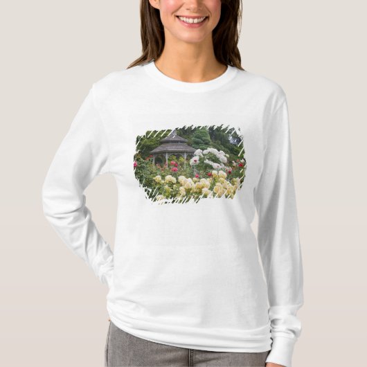 rozen in bloei en prieel rozentuin bij de t-shirt (Voorkant)