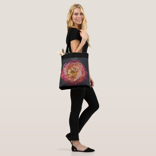 Rozen in een afbeelding met dubbele blootstelling tote bag (Op model)