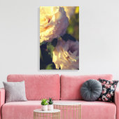 Rozen in een tuin canvas afdruk (Insitu (Woonkamer))