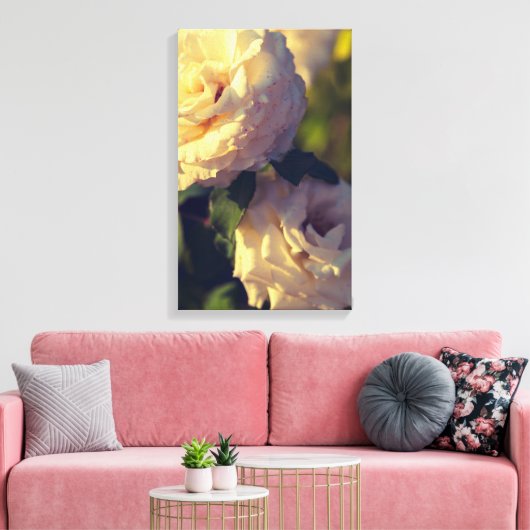 Rozen in een tuin canvas afdruk (Insitu (Woonkamer))