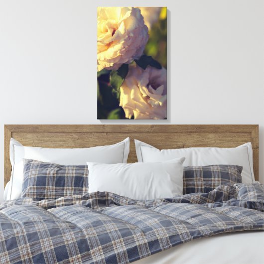 Rozen in een tuin canvas afdruk (Insitu (Slaapkamer))