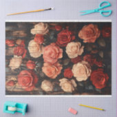Rozen in rood en roze geschilderd op houtdecoupage tissuepapier (Craft)