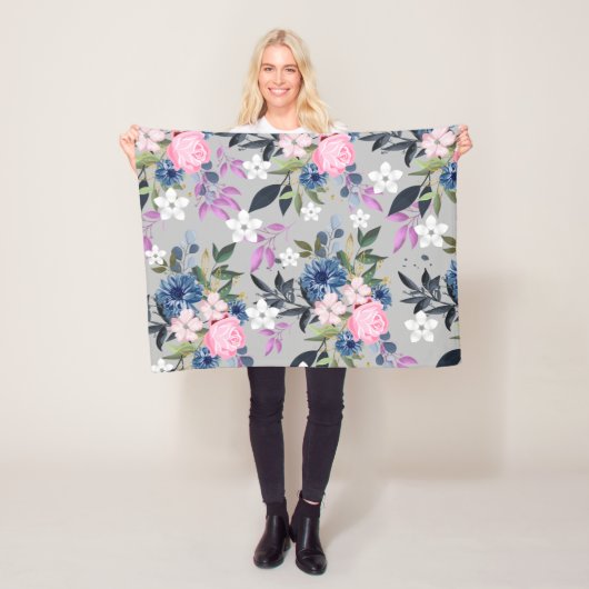 Rozen met een grijze achtergrond fleece deken (In situ)