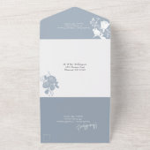 Rozen op Dusty Blue All in One Wedding Invite Uitnodiging (Buitenkant)
