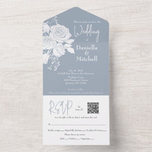 Rozen op Dusty Blue All in One Wedding Invite Uitnodiging (Binnen)