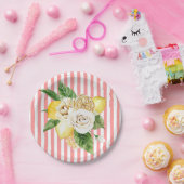 Rozen op roze strepen papieren bordje (Feest)