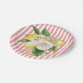 Rozen op roze strepen papieren bordje (Gekanteld)