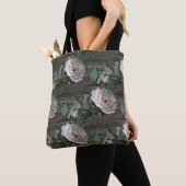 Rozen op verweerd hout tote bag (Dichtbij)
