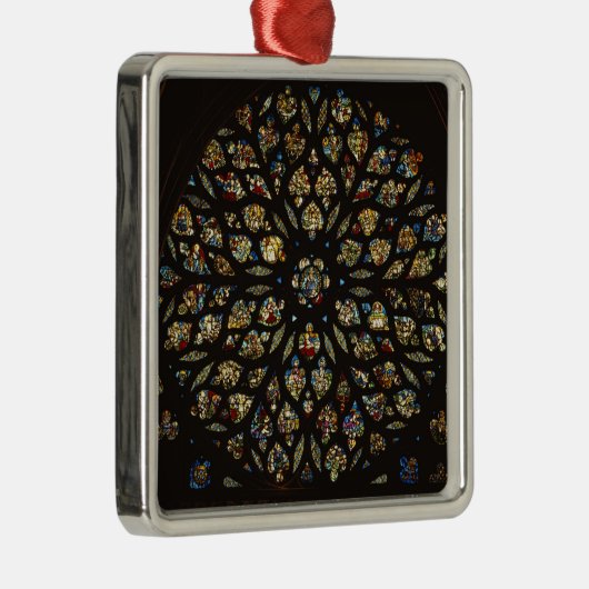 Rozen raam boven de westdeur, met scènes diepgaand metalen ornament (Rechts)