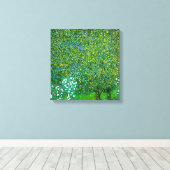 Rozen van Gustav Klimt onder de perenboom Canvas Afdruk (Insitu (Houten vloer))
