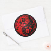 Rozen van Red en Black Yin Yang Ronde Sticker (Envelop)