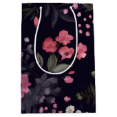 Rozen voor de zomer op zwart medium cadeauzakje (Voorkant)