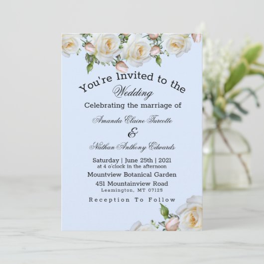 Rozen White roze Greenery Wedding Invitation (Staand voorkant)