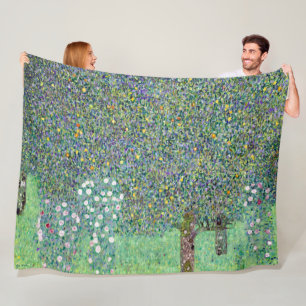 Rozenstruiken onder de bomen, Gustav Klimt Fleece Deken